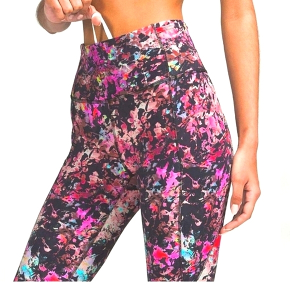Lululemon fast and free stencil blossom red multi 23" crop size 2. Nwot - Picture 2 of 7